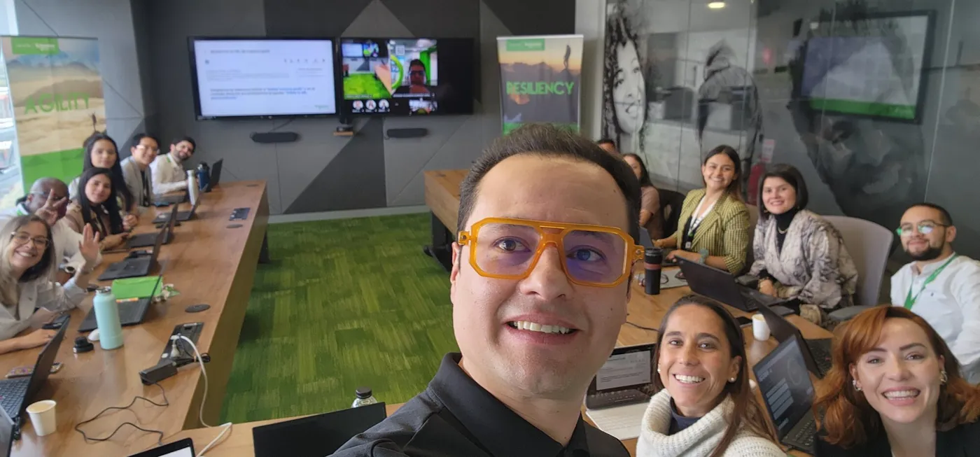 Esteban Osorio with the Schneider Electric team in Bogotá